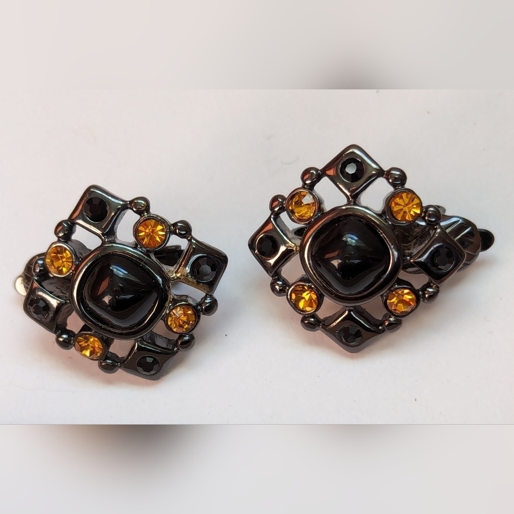 🖤 NWT Trifari Vintage Earrings black amber rhinestone square clip back